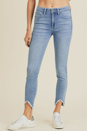 Open image in slideshow, Bianca Distressed Jeans
